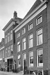 Voorgevels - Groningen - 20094314 - RCE -  Schuitendiep 33 (links, rm 18680) en 31 (rm 18679) in Groningen, 1966 