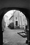 Vanuit poort Nieuwstad - Groningen - 20093371 - RCE -  Heilige Geest- of Pelstergasthuis: vanuit poort Nieuwstad 
