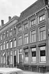 Voorgevels - Groningen - 20094313 - RCE -  Schuitendiep 29 (links, rm 18678) en 27 (rm 18677) in Groningen, 1966 
