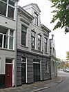 Bedrijfspand met bovenwoning in eclectische bouwstijl