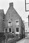 Achtergevel - Groningen - 20093645 - RCE -  De achtergevel van het pand Oosterstraat 69 in Groningen, gezien vanuit de Burchtstraat, 1966 