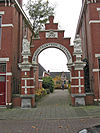 Groningen Noorderbinnensingel 43-49.JPG -  Groningen, Noorderbinnensingel 43-49, De Rozenhof, remonstrants gasthuis, arch. H P Hezeu, 1892; rm 485969 