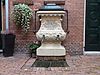 Armhuiszitten Convent - pomp -  Pomp op binnenplaats van Armhuiszitten Convent in de stad Groningen (Nederland).
