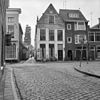 Overzicht Turftorenstr.-Lutkenieuwstr. - Groningen - 20092377 - RCE -  De kruising Turftorenstraat/Lutkenieuwstraat/De Laan in Groningen, gezien naar het zuiden vanuit De Laan, 1980. V.l.n.r. een deel van het hoekpand Turftorenstraat 26/Lutkenieuwstraat 33 (rm 486495), de Lutkenieuwstraat en de toren van de Der Aa-kerk (rm 18424), het hoekpand Turftorenstraat 28/Lutkenieuwstraat 44 (rm 18712) en Turftorenstraat 30. 
