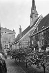 Hofje met kapel - Groningen - 20093372 - RCE -  Heilige Geest- of Pelstergasthuis: hofje met kapel 