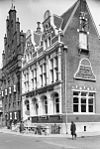 Voor- en zijgevel - Groningen - 20093574 - RCE -  Oude Boteringestraat 17 (hoek Rode Weeshuisstraat, 1892, A. Salm, rm 486040), Groningen, 1965. Links daarvan Oude Boteringestraat 19 (gem.mon. 102895). This is an image of a municipal monument in Groningen with number 102895 More images 