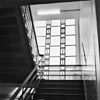 Interieur, trapportaal met glas-in-lood raam - Groningen - 20093517 - RCE -  Scholencomplex MTS ABS: Interieur, trapportaal met glas-in-lood raam 