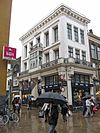 Groningen Herestraat 1.JPG -  Groningen, Herestraat 1; winkel in classicistische bouwstijl, 1865; rm 485759 