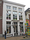 Wit gepleisterd pand (De Barbier)
