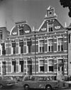 Voorgevels - Groningen - 20094267 - RCE -  De voorgevels van Praediniussingel 19 (links, rm 486917) en 17 (rm 486265) in Groningen in 1969 