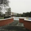 Kinderbad met op de achtergrond het hoofdgebouw