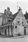 Voor- en zijgevel - Groningen - 20094356 - RCE -  Turfsingel 45 (hoek Turfstraat, rm 18705) in Groningen, 1966 