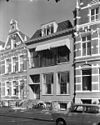 Voorgevels - Groningen - 20094266 - RCE -  De voorgevels van de panden Praediniussingel 17 (links, rm 486265), 15 en 13 (gedeeltelijk), Groningen, 1969 