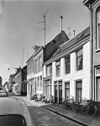 Voorgevels - Groningen - 20093881 - RCE -  Hardewikerstraat, Groningen, 1976, met v.r.n.l. de voorgevels van de nrs. 25 (rm 18491), 27 (rm 18492) en 29 (rm 18493) 