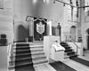 Interieur van de synagoge te Groningen met Heilige Arke, lessenaar en negenarmige kandelaar - Groningen - 20093249 - RCE -  Synagoge: Interieur van de synagoge te Groningen met Heilige Arke, lessenaar en negenarmige kandelaar 