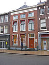 Herenhuis met rechte kroonlijst (Makelaardij 't Heerehuijs)