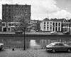 Overzicht - Groningen - 20093675 - RCE -  De Lage der A in Groningen, gezien vanaf de Hoge der A, 1974. Links het (voormalige) pakhuis Lage der A 12-13 (rm 485842), in het midden de Dwarsstraat, rechts Dwarsstraat 1 (hoekpand, rm 18450), Lage der A 14 (rm 18541) en 15. 