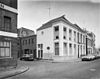 Overzicht hoek Lage der Aa - Groningen - 20093678 - RCE -  De hoek Dwarsstraat / Lage der A in Groningen, 1974. V.l.n.r. een deel van Lage der A 12-13 (rm 485842), het begin van de Dwarsstraat, het hoekpand Dwarsstraat 1 (rm 18450), Lage der A 14 (rm 18541) en 15. 