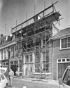 Voorgevel tijdens restauratie - Groningen - 20094358 - RCE -  Turftorenstraat 38/38a, Groningen, voorgevel tijdens restauratie, 1975 
