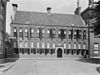 Overzicht voorgevel - Groningen - 20094145 - RCE -  Guyotplein 3, Groningen, voorgevel, 1926. Voorheen deel van het Koninklijk Instituut voor Doofstommen. In: Buiten, 20 (1926), nr. 15, p. 173). 