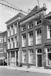 Voorgevels - Groningen - 20093589 - RCE -  De voorgevels van de panden Oude Boteringestraat 45 (links) en 43 (rm 18620) in Groningen, 1965 