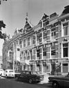 Voorgevels - Groningen - 20094271 - RCE -  De Praediniussingel in Groningen, 1969, met v.l.n.r. de nrs. 37 (rm 486925), 35 (rm 486278), 33 en 31 