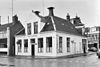 Voor- en zijgevel - Groningen - 20093543 - RCE -  Aweg 13, Groningen, voorgevel en zijgevel aan de Blekerstraat, 1967. 