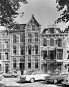 Voorgevels - Groningen - 20094273 - RCE -  De voorgevels van Praediniussingel 39 (links) en 37 (rm 486925), Groningen, 1969) 