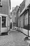 Gang tussen 6. - Groningen - 20094190 - RCE -  De Hoedemakersgang in Groningen, tussen Pelsterstraat 4 (rechts, rm 18656) en 6) 