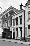 Voorgevel - Groningen - 20093599 - RCE -  Oude Boteringestraat, Groningen, 1965. Links nr. 69 (rm 18624), rechts nr. 67 (rm 18623). 