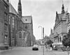 Overzicht exterieur - Groningen - 20093228 - RCE -  De Martinuskerk in Groningen, 1978. Rechts het Academiegebouw (rm 485446). 