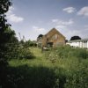Overzicht achtergevel werkplaats, met bouwsporen