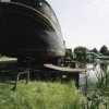 Zicht op scheepshelling voor de werkplaats