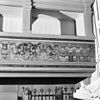 Detail herenbank met wapenkasschildering - Midwolde - 20159105 - RCE -  Nederlands Hervormde Kerk: detail herenbank met wapenkasschildering 