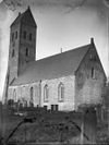 Kerk en toren op kerkhof na de restauratie naar het noord-westen - Midwolde - 20158950 - RCE -  Hervormde Kerk: Kerk en toren op kerkhof na de restauratie naar het noord-westen 