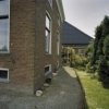 Rechter zijgevel met zicht op schuur