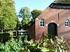 Melkema - bruggetje -  Bruggetje over de gracht aan zijzijde van boerderij Melkema aan de Smedemaweg 3 net buiten Huizinge (Groningen, Nederland).
