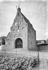 Voorgevel met gevelsteen - Middelstum - 20158699 - RCE -  Borg Asinga: Voorgevel met gevelsteen 