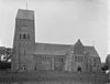 Overzicht zuidgevel met kerktoren en transept - Stedum - 20204958 - RCE -  Nederlands Hervormde Kerk: Overzicht zuidgevel met kerktoren en transept (opmerking: In: Buiten ; 21(1927), nr. 6, p. 64) 