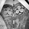 Detail schildering hoeksituatie gewelven oudste decoratie systeem en gedeeltelijke jongere periode (witte boogvorming begrensde laag) - Westeremden - 20254200 - RCE -  Nederlands Hervormde Kerk: detail schildering hoeksituatie gewelven oudste decoratie systeem en gedeeltelijke jongere periode (witte boogvorming begrensde laag) 