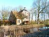 Rusthoven - borg - schuin van achteren -  Borg Rusthoven, gezien schuin van achteren.