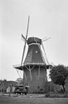 Zeskante stellingmolen van opzij gefotografeerd - Niebert - 20163988 - RCE -  Molen van Niebert: Zeskante stellingmolen van opzij gefotografeerd 