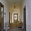 Interieur, voorhuis, overzicht gang - Oostwold - 20347110 - RCE -  Boerderijen: Interieur, voorhuis, overzicht gang 