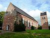 Laurentiuskerk Baflo - zijaanzicht -  Kerk van Baflo met toren.
