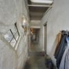Interieur, gang naar oude boerderij
