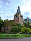 Winsum - Torenkerk - linksvoor -  De hervormde Torenkerk van het Groningse dorp Winsum gezien vanaf de weg
