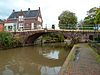 Winsumerdiep tussen Winsum en Obergum - De Boog -  De Boog, de stenen brug over het Winsumerdiep tussen de Winsumer dorpsdelen Obergum (links) en Winsum (rechts). Gebouwd in 1808, herbouwd in 1941. 