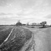Overzicht met ligging in landschap - Grijpskerk - 20331937 - RCE -  Overzicht met ligging in landschap 