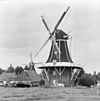 Stellingmolen schuin van voren gefotografeerd. Op de achtergrond links een andere stellingmolen van achteren gezien - Oldehove - 20172493 - RCE -  Aeolus/ De Leeuw: Stellingmolen schuin van voren gefotografeerd. Op de achtergrond links een andere stellingmolen van achteren gezien 