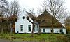 Zuidhorn - Julianalaan 2A -  Kop-rompboerderij aan de Julianalaan 2A in het dorp Zuidhorn. 